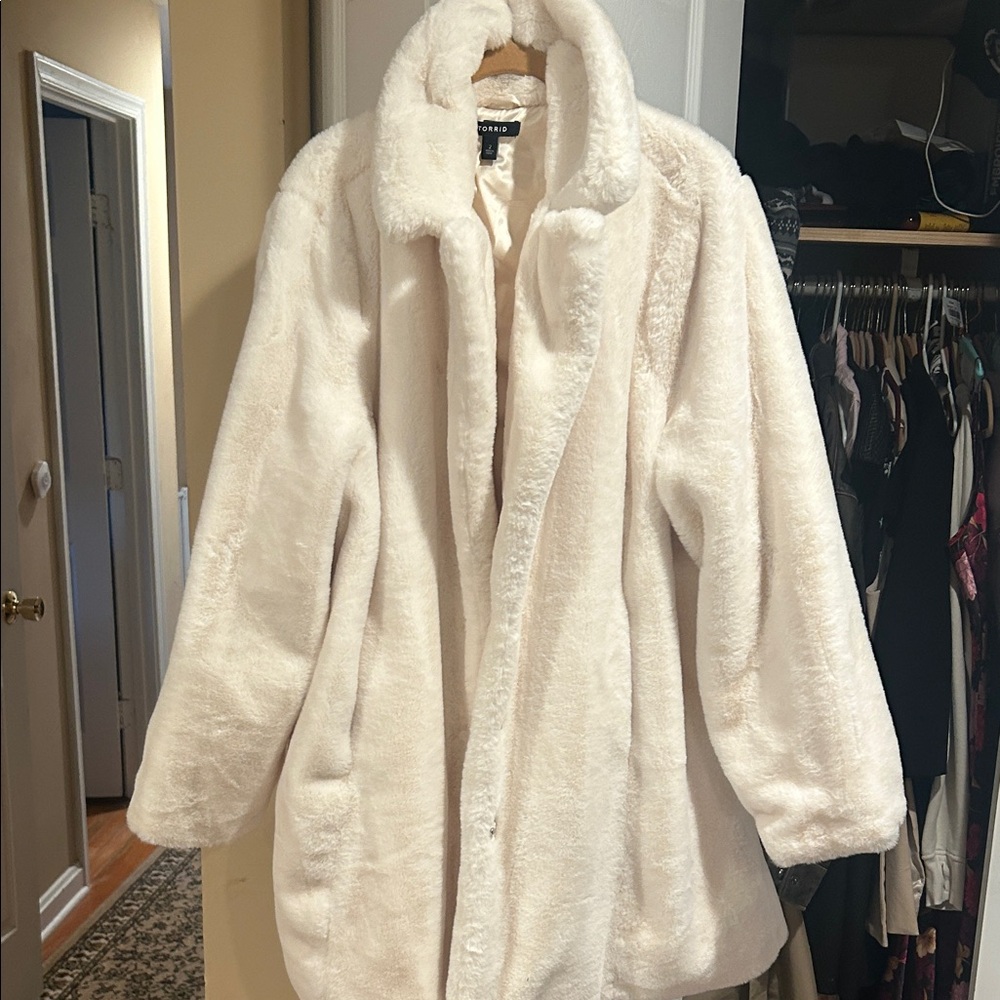 Elegant Torrid White Faux Fur Coat